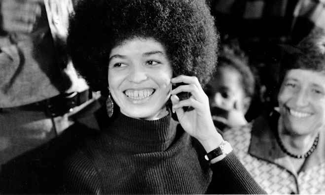 آنجلا دیویس