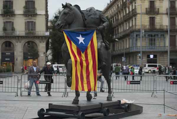 جنجال نصب مجسمه‌های ژنرال فرانکو در بارسلونا